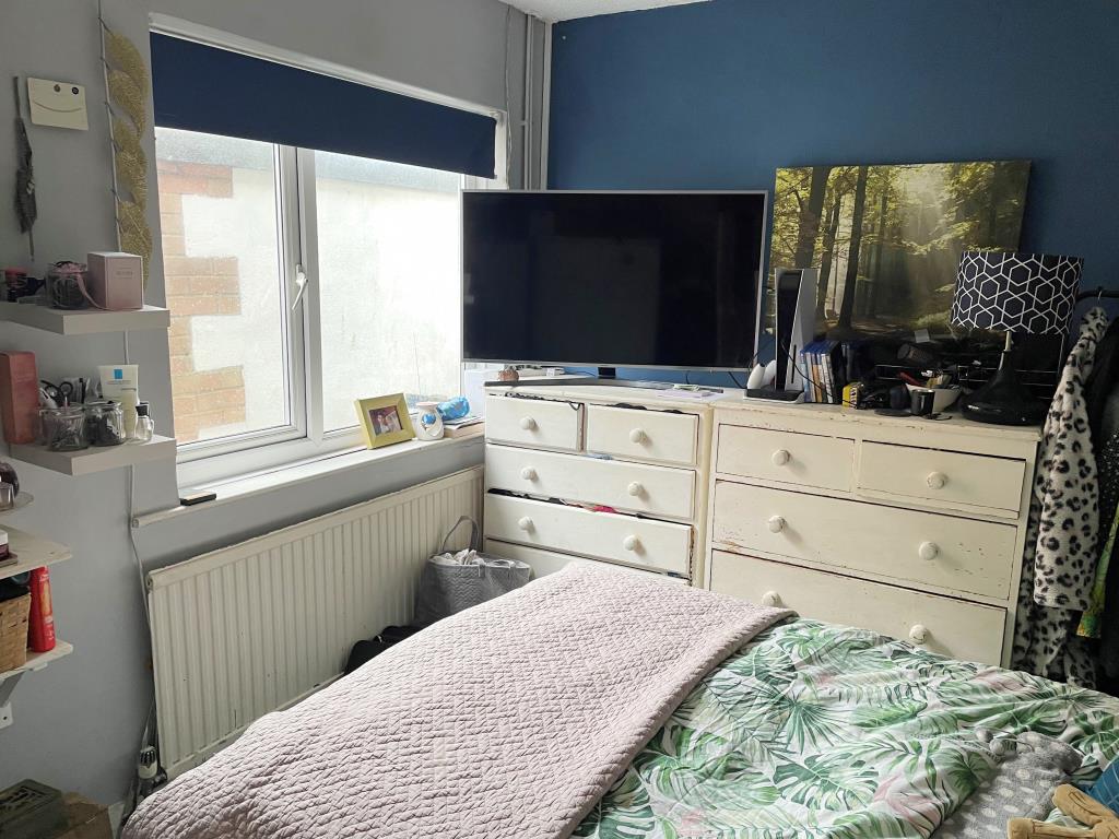 Lot: 65 - DETACHED BUNGALOW IN NEED OF UPDATING - View of main bedroom